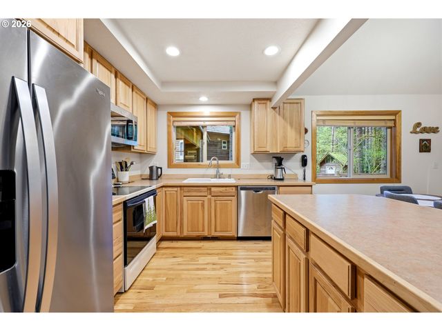 72430 E SMITH Loop, Rhododendron, OR 97049