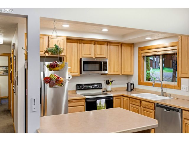 72430 E SMITH Loop, Rhododendron, OR 97049