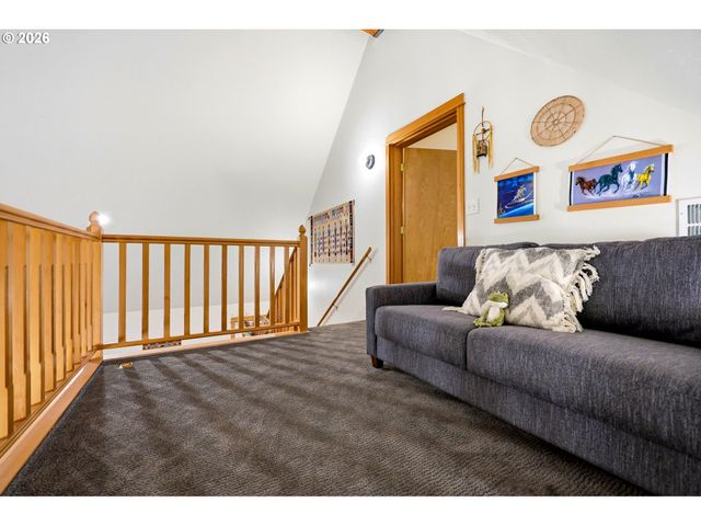 72430 E SMITH Loop, Rhododendron, OR 97049