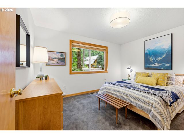 72430 E SMITH Loop, Rhododendron, OR 97049