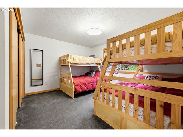 72430 E SMITH Loop, Rhododendron, OR 97049