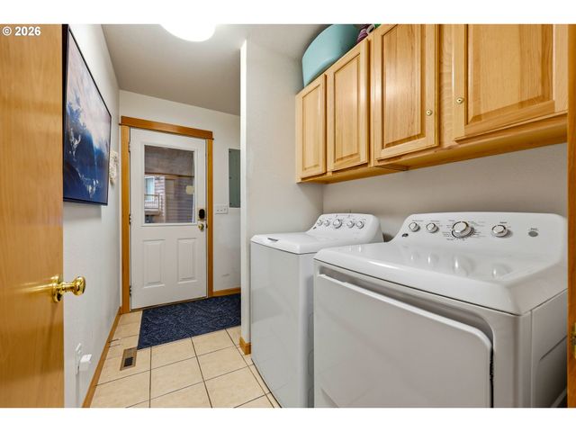 72430 E SMITH Loop, Rhododendron, OR 97049