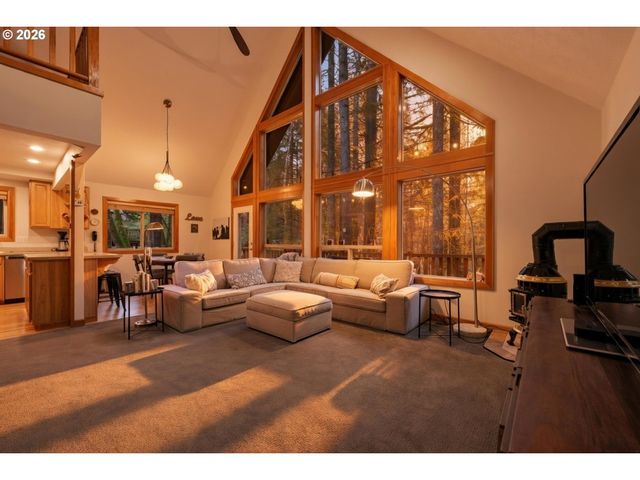 72430 E SMITH Loop, Rhododendron, OR 97049