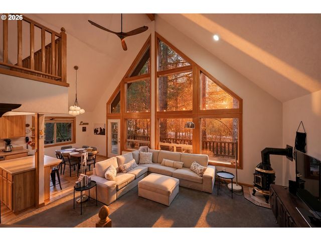 72430 E SMITH Loop, Rhododendron, OR 97049