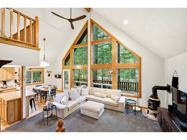 72430 E SMITH Loop, Rhododendron, OR 97049