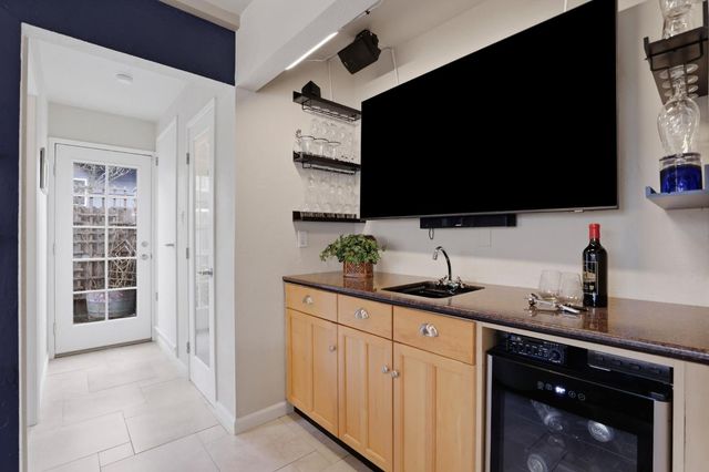 2113 Venus Dr, Sacramento, CA 95864