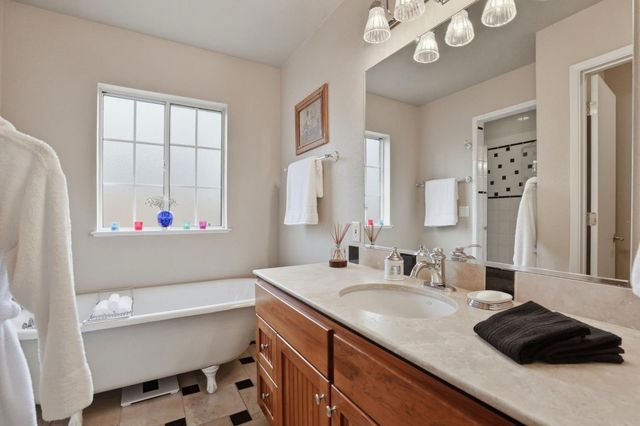 2113 Venus Dr, Sacramento, CA 95864