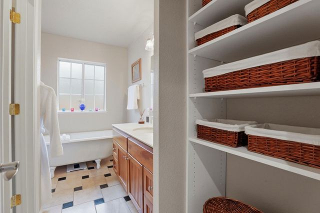 2113 Venus Dr, Sacramento, CA 95864