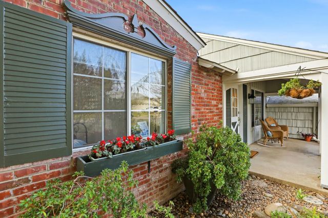 2113 Venus Dr, Sacramento, CA 95864