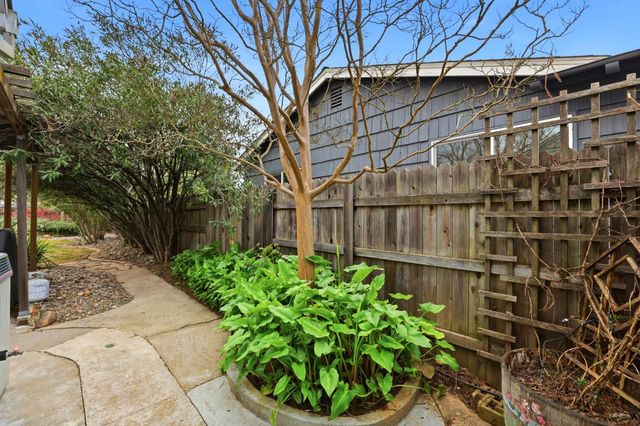 2113 Venus Dr, Sacramento, CA 95864