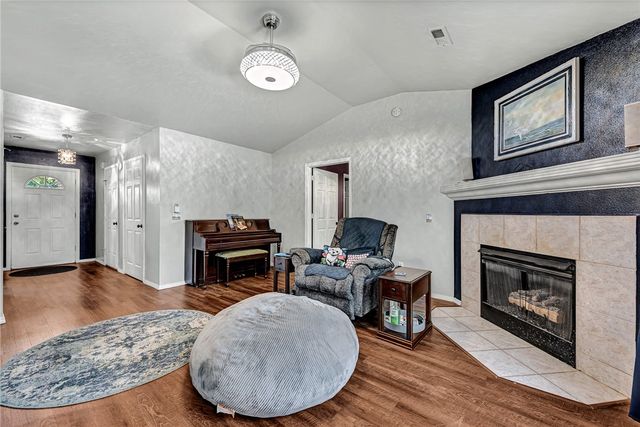 64 Cheryl Circle, Bentonville, AR 72712