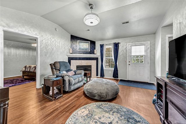 64 Cheryl Circle, Bentonville, AR 72712