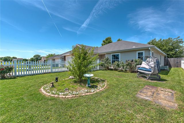 64 Cheryl Circle, Bentonville, AR 72712