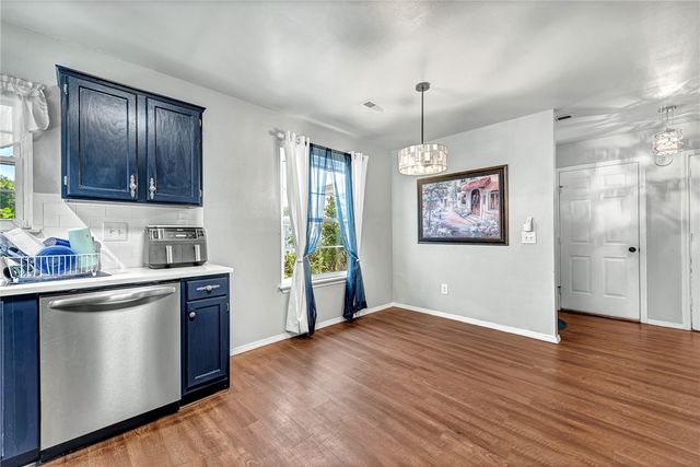 64 Cheryl Circle, Bentonville, AR 72712