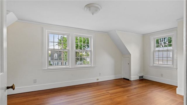 20 Bowen Street, East Providence, RI 02916