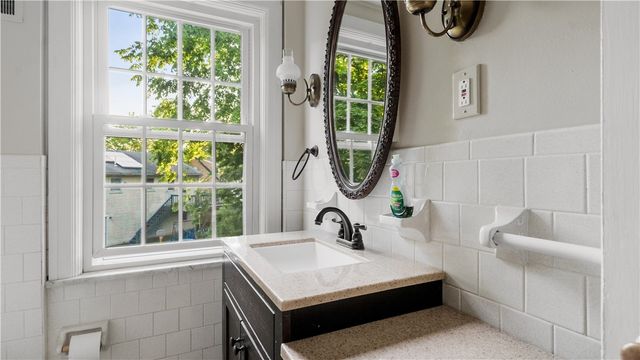 20 Bowen Street, East Providence, RI 02916