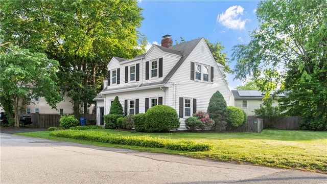 20 Bowen Street, East Providence, RI 02916
