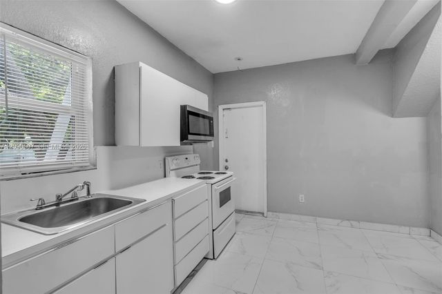 285 NW 44th Street 1, Miami, FL 33127