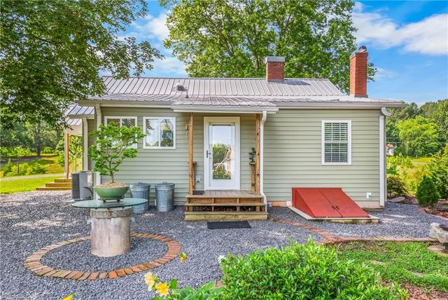 135 Vaughn Lane, Pilot Mountain, NC 27041