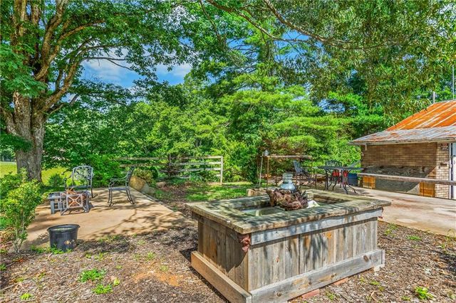 135 Vaughn Lane, Pilot Mountain, NC 27041