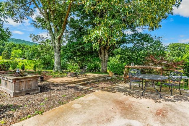 135 Vaughn Lane, Pilot Mountain, NC 27041