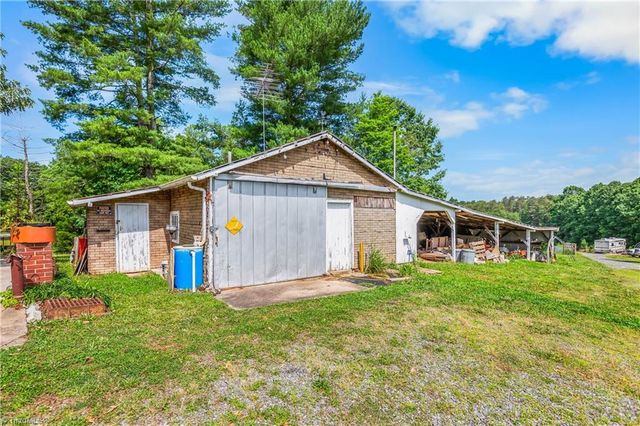 135 Vaughn Lane, Pilot Mountain, NC 27041