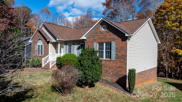 815 Catawba Valley Boulevard SE, Hickory, NC 28602