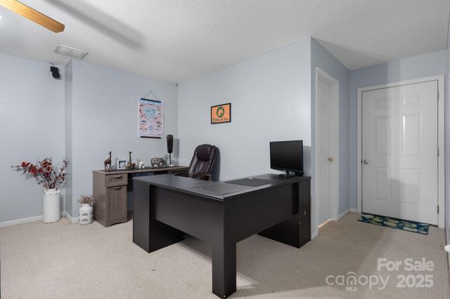 815 Catawba Valley Boulevard SE, Hickory, NC 28602