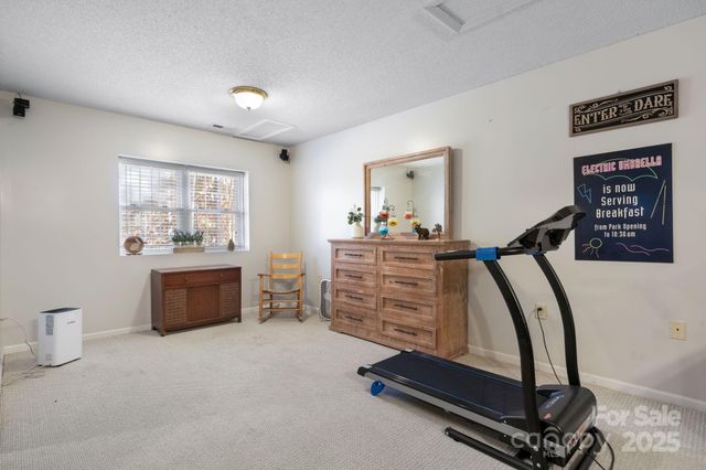 815 Catawba Valley Boulevard SE, Hickory, NC 28602