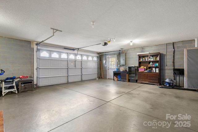 815 Catawba Valley Boulevard SE, Hickory, NC 28602