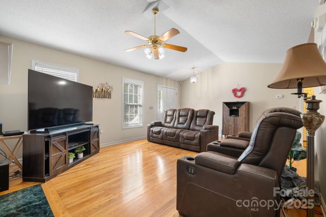 815 Catawba Valley Boulevard SE, Hickory, NC 28602