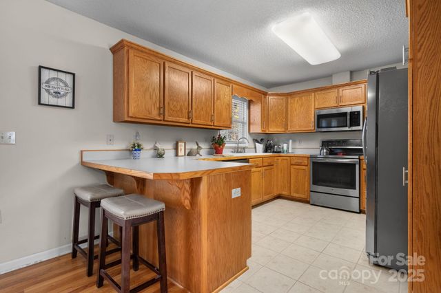 815 Catawba Valley Boulevard SE, Hickory, NC 28602