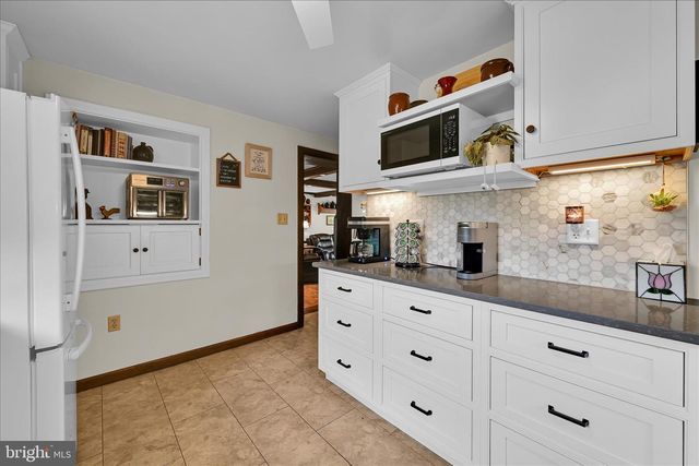 4 N CONESTOGA VIEW DR, Akron, PA 17501