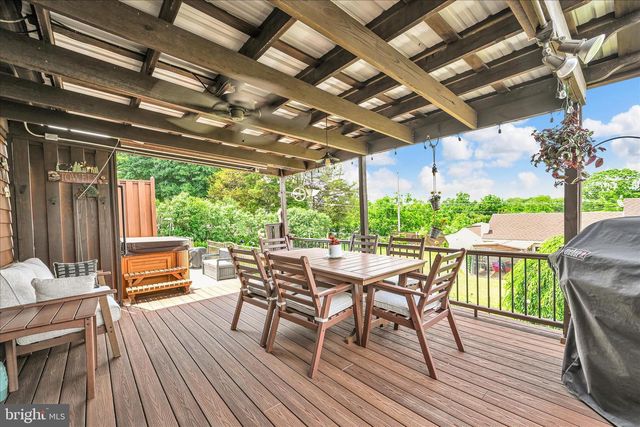 4 N CONESTOGA VIEW DR, Akron, PA 17501