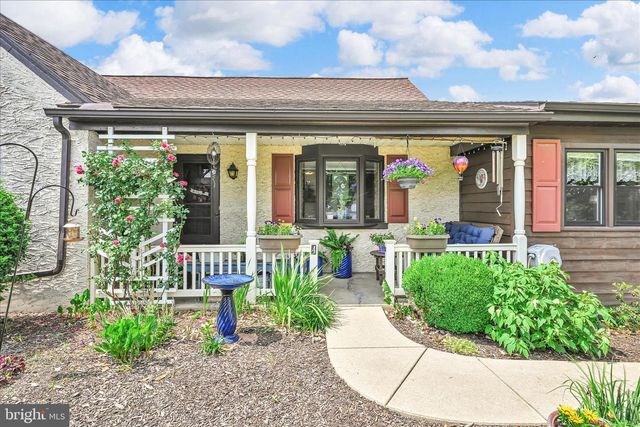 4 N CONESTOGA VIEW DR, Akron, PA 17501