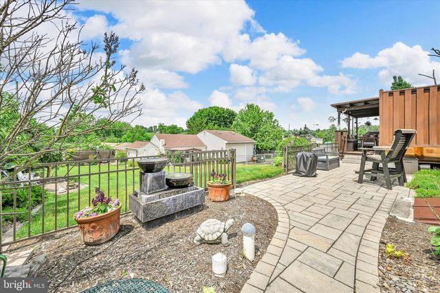 4 N CONESTOGA VIEW DR, Akron, PA 17501