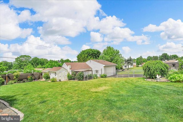 4 N CONESTOGA VIEW DR, Akron, PA 17501