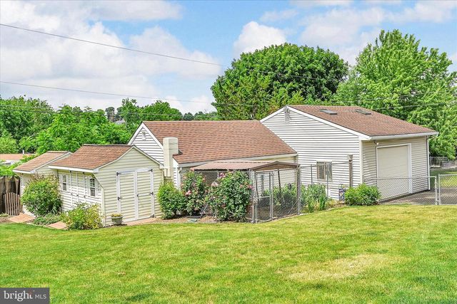 4 N CONESTOGA VIEW DR, Akron, PA 17501