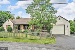 4 N CONESTOGA VIEW DR, Akron, PA 17501