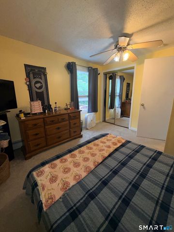 4 Harbor View Avenue, Waterford, CT 06385