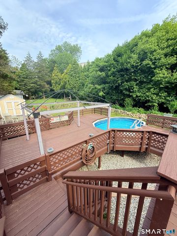 4 Harbor View Avenue, Waterford, CT 06385