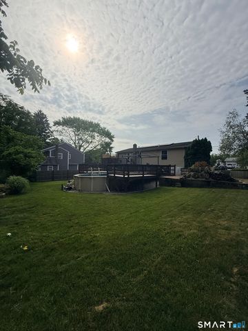 4 Harbor View Avenue, Waterford, CT 06385