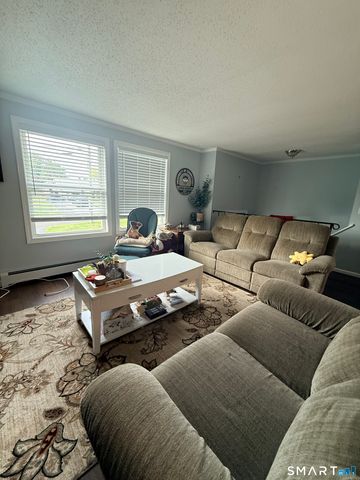 4 Harbor View Avenue, Waterford, CT 06385