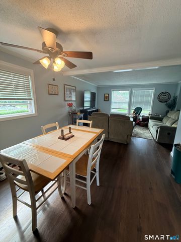 4 Harbor View Avenue, Waterford, CT 06385