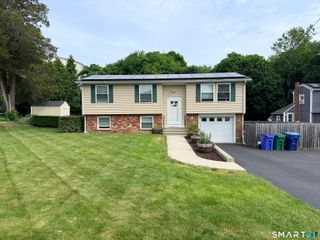 4 Harbor View Avenue, Waterford, CT 06385