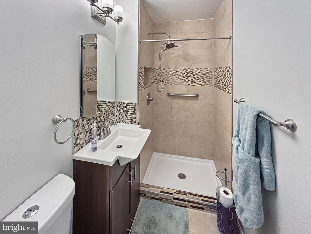 780 AZALEA DR #15, Rockville, MD 20850