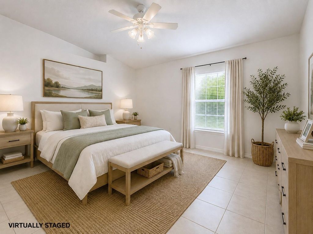 Image 4 of property listing at 10155 LAXTON STREET, Orlando, FL 32824