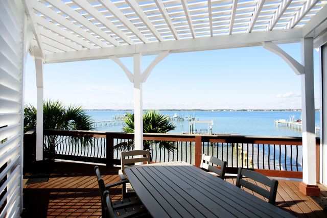 1444 Homeport Drive, Navarre, FL 32566