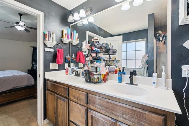 11520 SW 10th Street, Yukon, OK 73099