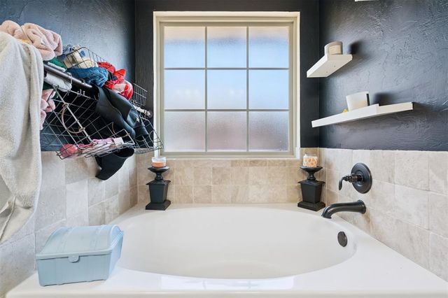 11520 SW 10th Street, Yukon, OK 73099